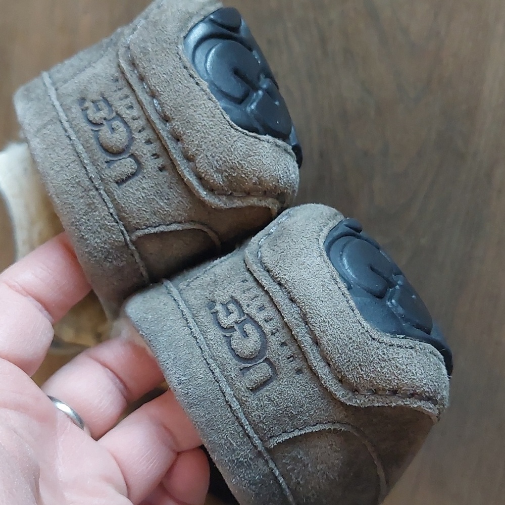 UGG Slippers - Picture 5 of 15